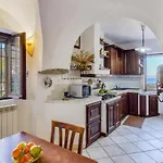 2 Bedroom Awesome In Hébergement de vacances *