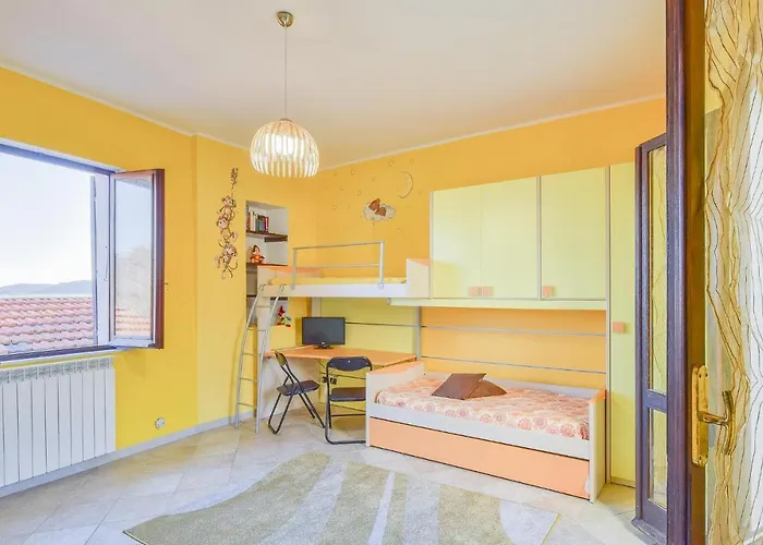 2 Bedroom Awesome In Dom wakacyjny Vado Ligure